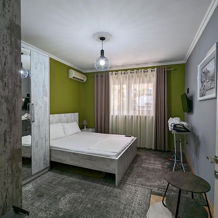 Апартаменты Downtown Retreat "Spiranca" Тирана Экстерьер фото
