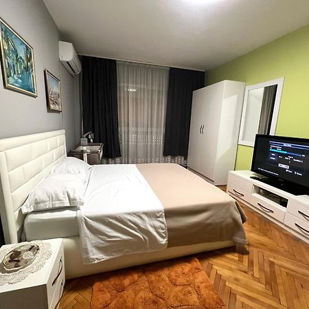 Апартаменты Downtown Retreat "Spiranca" Тирана Экстерьер фото