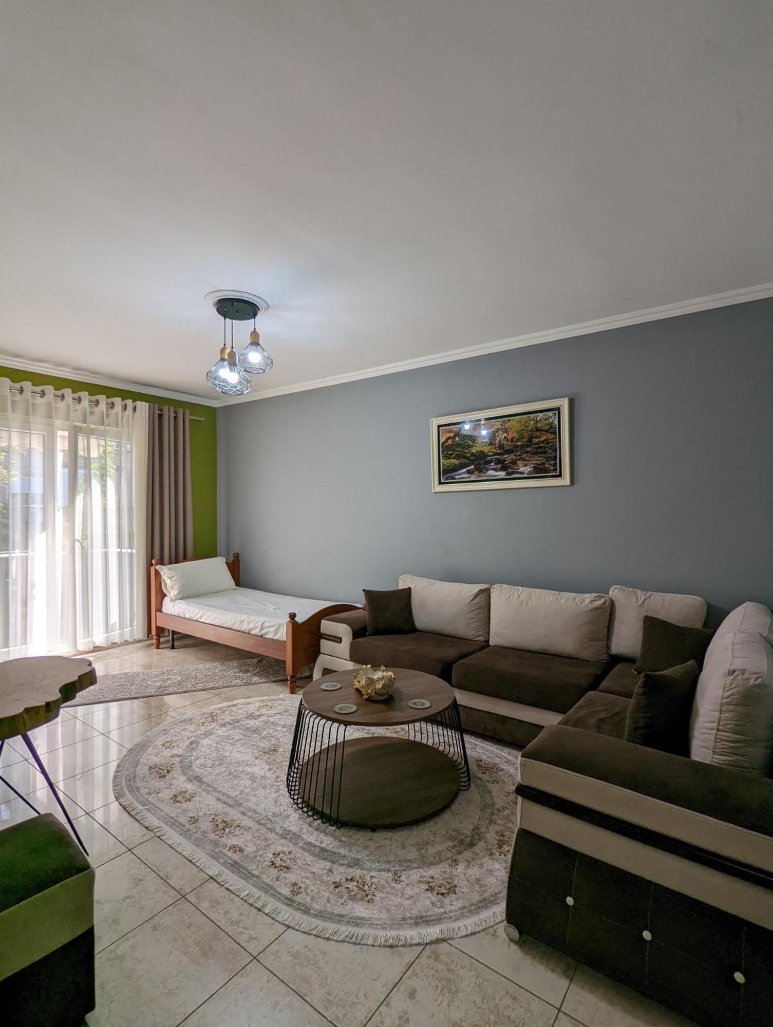 Апартаменты Downtown Retreat "Spiranca" Тирана Экстерьер фото