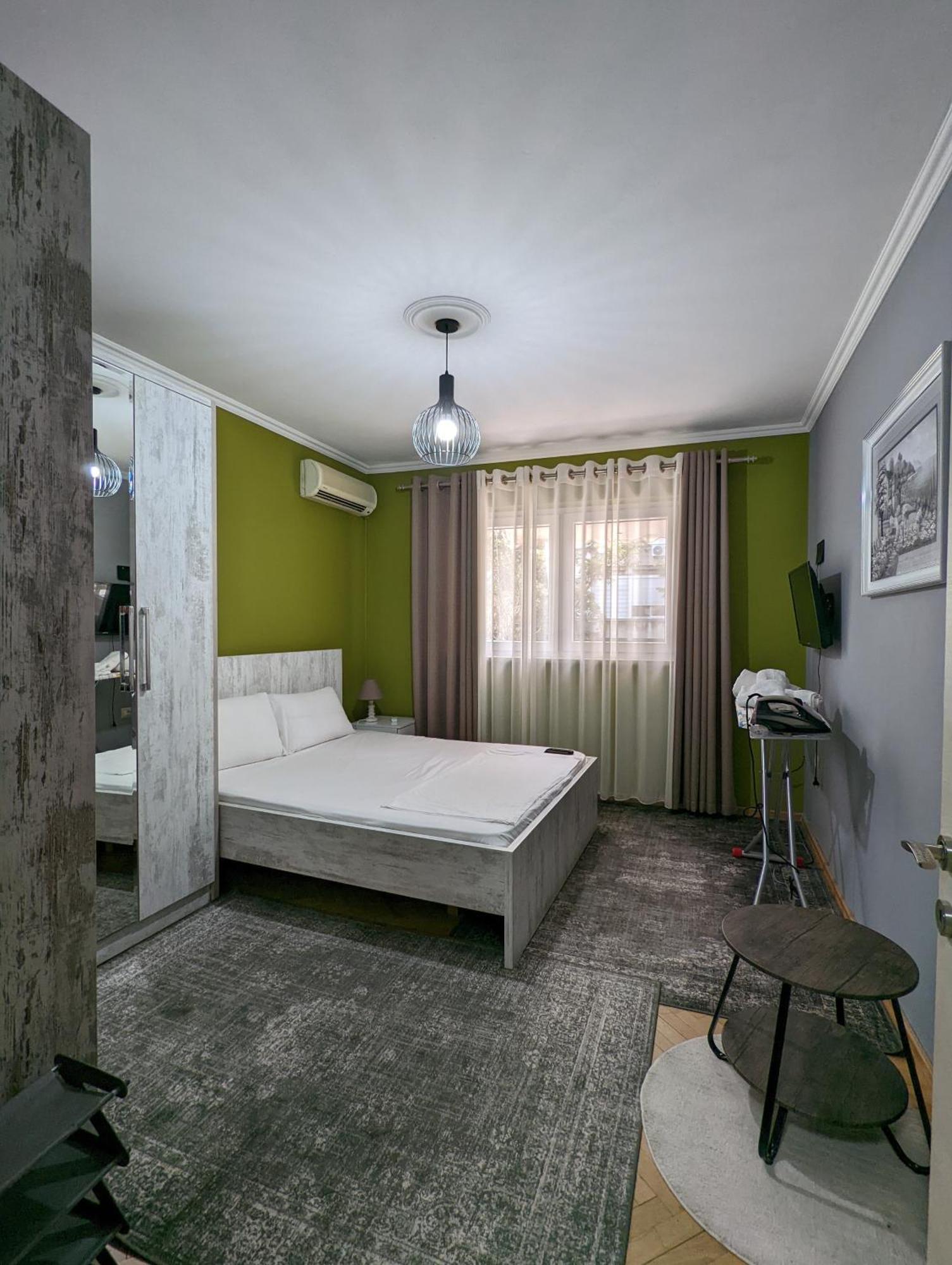 Апартаменты Downtown Retreat "Spiranca" Тирана Экстерьер фото
