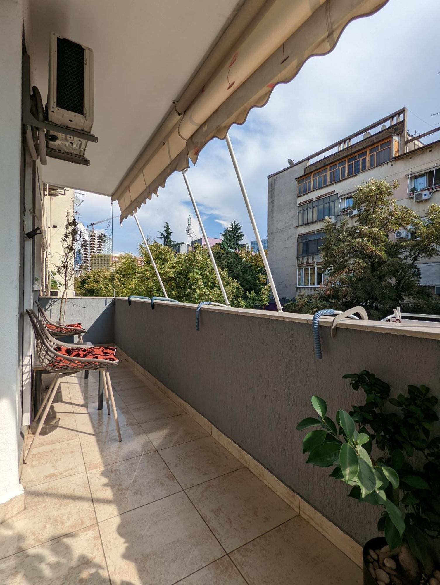 Апартаменты Downtown Retreat "Spiranca" Тирана Экстерьер фото